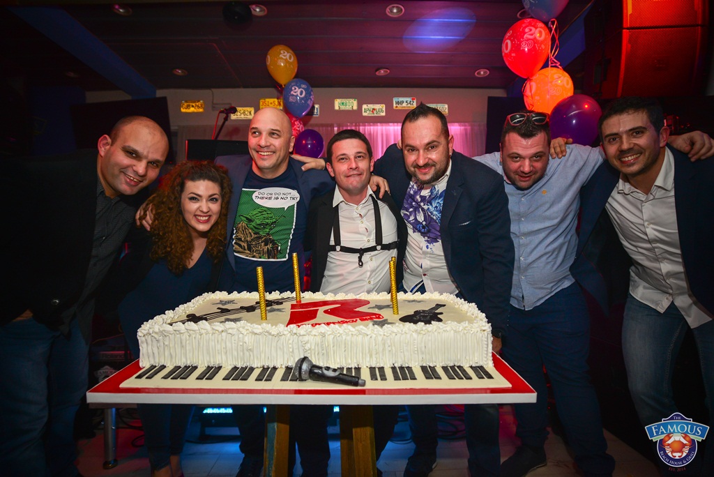 U Famous beach and grill baru Rockatansky bend proslavio je 20 godina djelovanja U Famous beach and grill baru Rockatansky bend proslavio je 20 godina djelovanja