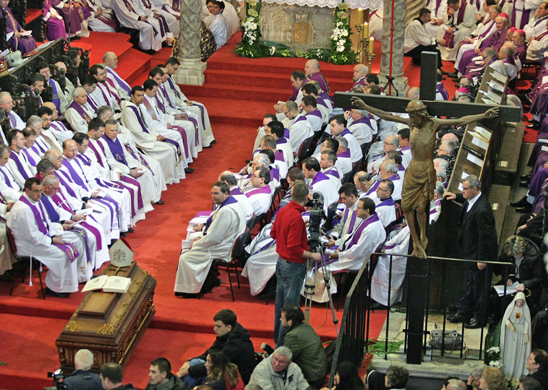 Posljednji ispraćaj nadbiskupa Ivana Prenđe (foto: Marin Gospić)