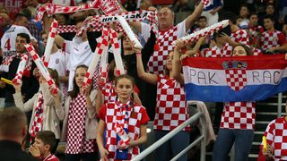 Fantastična atmosfera u Areni: dobro raspoloženi navijači ‘nose’ naše igrače protiv Norveške Fantastična atmosfera u Areni: dobro raspoloženi navijači ‘nose’ naše igrače protiv Norveške