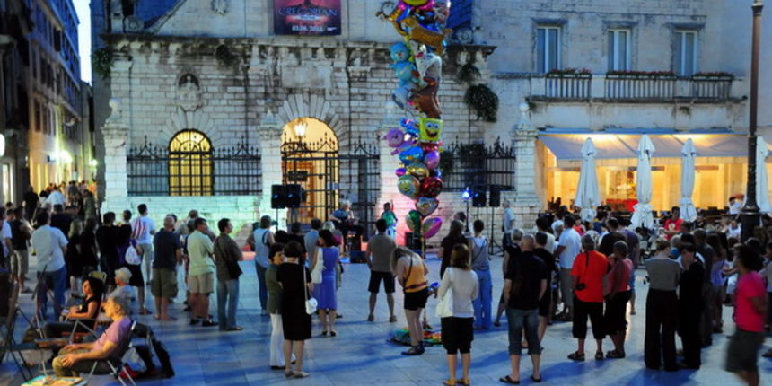 LZ Love and Lightning Red blues bend na Narodnom trgu, Foto: Ivan Dilber