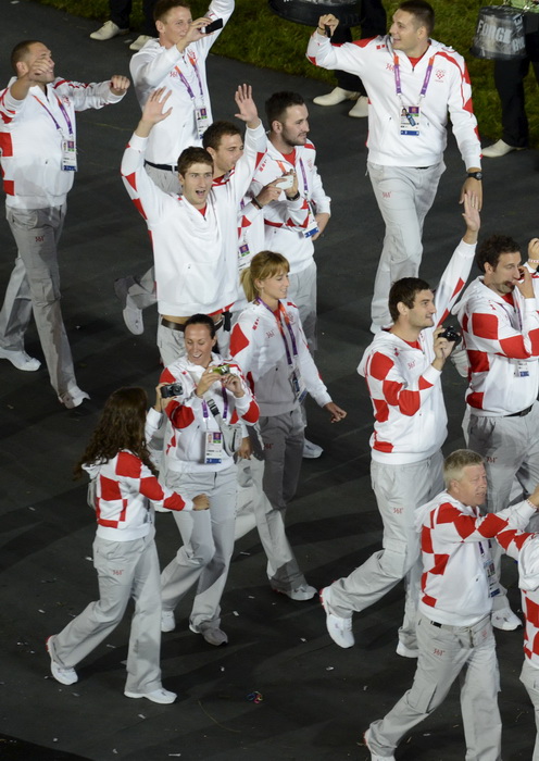 London, 270712.
Olimpijski stadion.
Svecano otvaranje Olimpijskih Igra u Londonu.
Na fotografiji: hrvatski sportasi u defileu, rukometni golman Venio Losert nosi zastavu.
Foto: Drago Sopta / CROPIX
