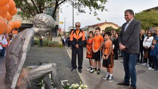 Šibenik: Puštanjem 53 balona obilježen rođendan Dražena Petrovića Šibenik: Puštanjem 53 balona obilježen rođendan Dražena Petrovića