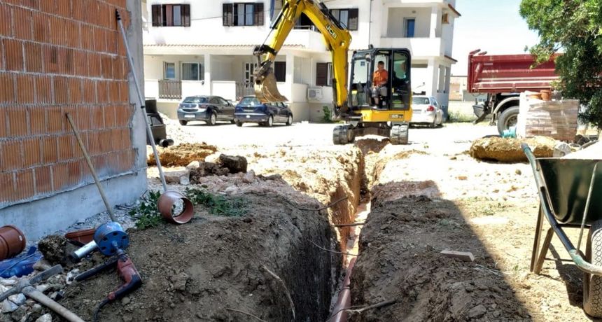 Komunalno društvo Pag radi novu trasu odvodnje na Blatu Komunalno društvo Pag radi novu trasu odvodnje na Blatu