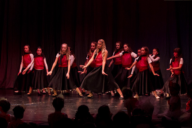 Plesna čestitka Zadarskog plesnog ansambla, Foto: Leo Banić Plesna čestitka Zadarskog plesnog ansambla, Foto: Leo Banić