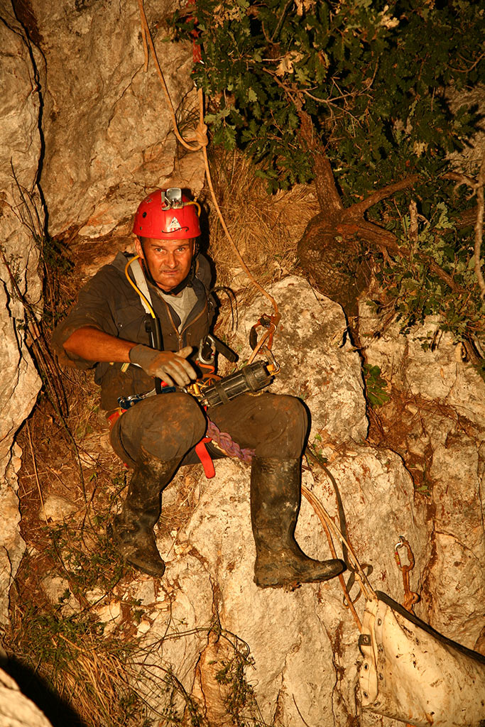 HGSS-ova akcija spašavanja pasa iz Živkine jame (foto: Zoran Erceg)