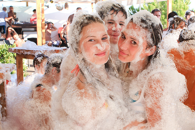 Odbojkaški turnir i pjena party u Bibnjama, foto: Leo Banić