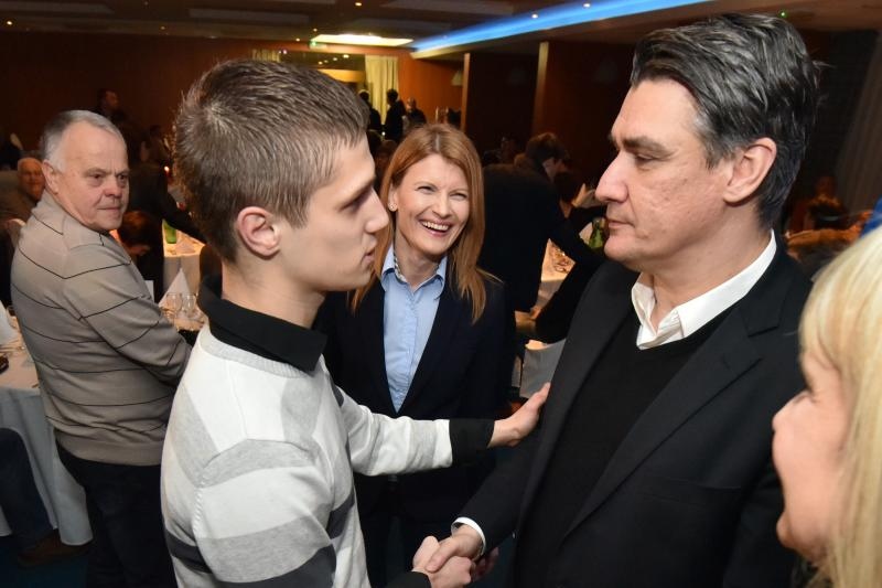 Drženje zadarskih SDP-ovaca u hotelu Kolovare. Foto: Dino Stanin/PIXSELL