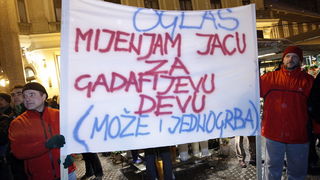 Zagreb, 020311. 
Novi, cetvrti po redu, protuvladin prosvjed tzv. facebook grupe zapoceo je veceras na Cvjetnom trgu. 
Na fotografiji: prosvjednici
Foto: Davor Pongracic / CROPIX