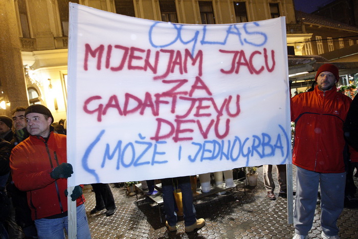 Zagreb, 020311. 
Novi, cetvrti po redu, protuvladin prosvjed tzv. facebook grupe zapoceo je veceras na Cvjetnom trgu. 
Na fotografiji: prosvjednici
Foto: Davor Pongracic / CROPIX