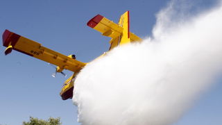 Visocane, 080811.
VOC Zadar zaprimio je danas nesto iza 13 sati dojavu o pozaru otvorenog prostora kod mjesta Visocane. Gori hrastova suma. U gasenju sudjeluju JVP Zadar i DVD Pljusak s 20 vatrogasaca i 5 vatrogasnih vozila, a ocekuje se i dolazak vatroga