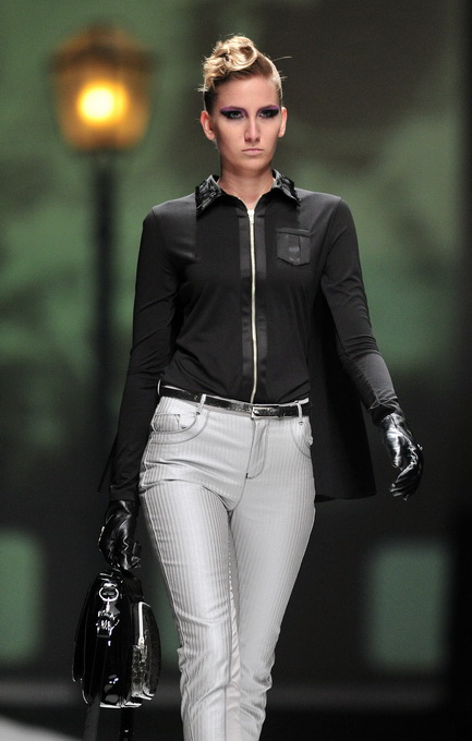 Zagreb, 150312.
Dove Fashion.hr fall-winter 2012/2013, modno dogadjanje koje se odrzava od 15. do 17. ozujka u paviljonu 10 Zagrebackog velesajma. Prvog dana sa modnim revijama predstavili su se designeri: Clash of 9, Aleksandar Zarevac, Matija Cop, ADMS Zagreb, 150312.
Dove Fashion.hr fall-winter 2012/2013, modno dogadjanje koje se odrzava od 15. do 17. ozujka u paviljonu 10 Zagrebackog velesajma. Prvog dana sa modnim revijama predstavili su se designeri: Clash of 9, Aleksandar Zarevac, Matija Cop, ADMS