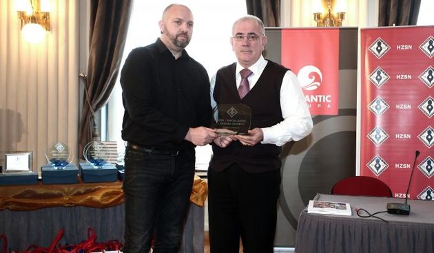 Dodijeljene godišnje nagrade i priznanja HZSN-a. Željko Kapelari i Nebojša Gunjević. Foto: Sanjin Strukić/PIXSELL