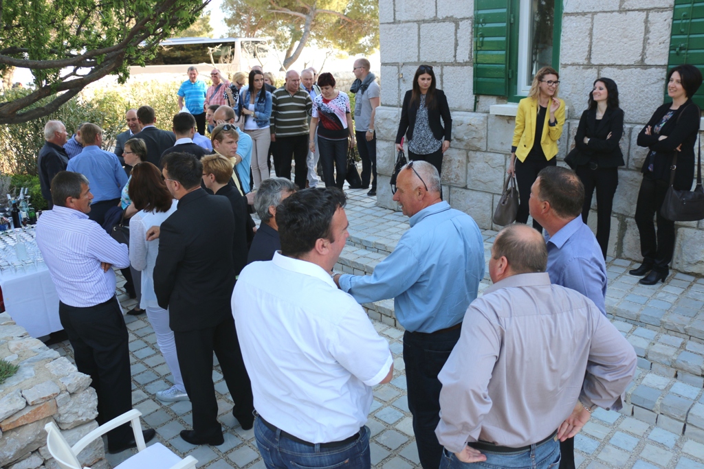 Delegacija Južnomoravske regije u posjeti otoku Viru Delegacija Južnomoravske regije u posjeti otoku Viru