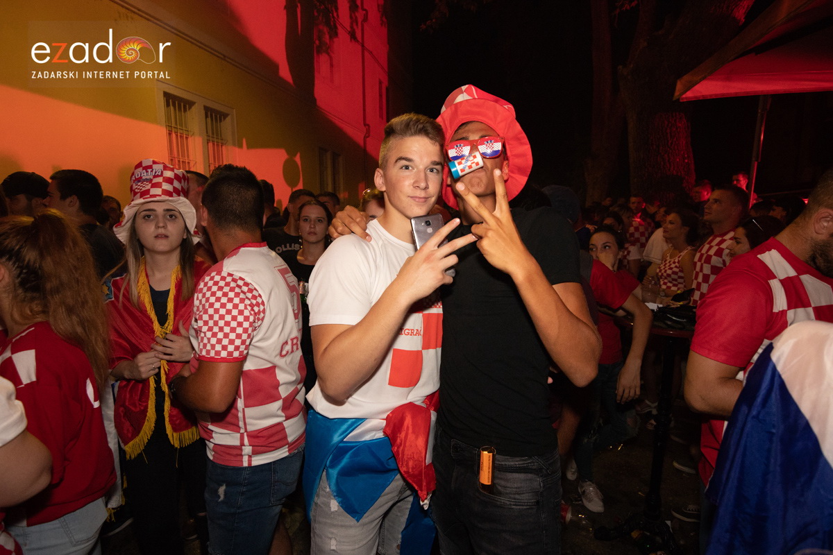 Čudesna noć: Velika fešta ulicama Zadra nakon plasmana Vatrenih u finale SP Čudesna noć: Velika fešta ulicama Zadra nakon plasmana Vatrenih u finale SP