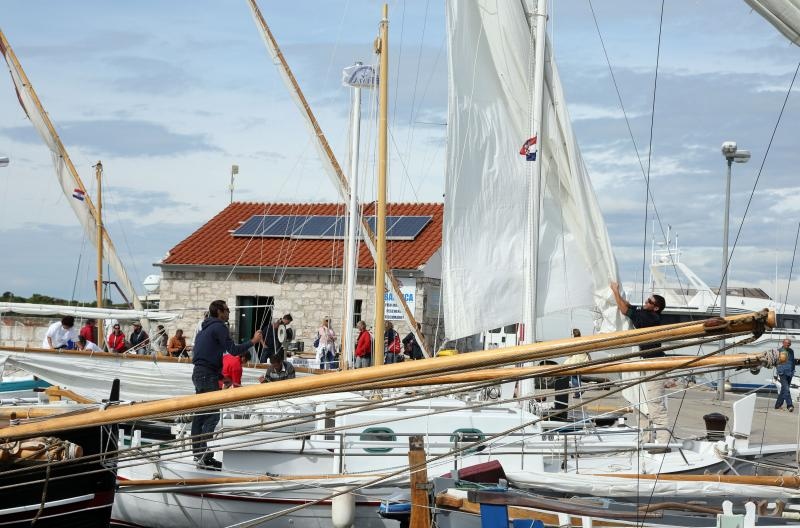 Murter: Po jakoj buri održana je tredicionalna 18. regata Latinsko idro – Murter 2015. Photo: Duško Jaramaz/PIXSELL Murter: Po jakoj buri održana je tredicionalna 18. regata Latinsko idro – Murter 2015. Photo: Duško Jaramaz/PIXSELL