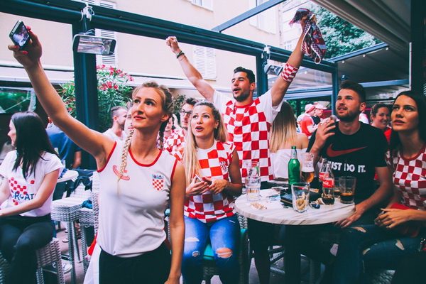 Euro 2016: Utakmica između Hrvatske i Češke gledala se u brojnim zadarskim lokalima i kafićima.