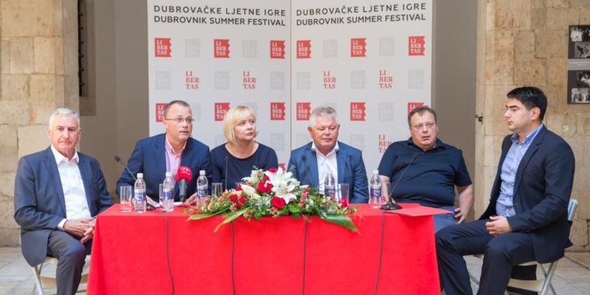 Konferencija za medije poodom zatvaranja 67. Dubrovackih ljetnih igara. Nikola Dobroslavic, Zlatko Hasanbehovic, Paulina Njavro, Andro Vlahusic, Mladen Tarbuk, Sinisa Kovacic. Photo: Grgo Jelavic/PIXSELL Konferencija za medije poodom zatvaranja 67. Dubrovackih ljetnih igara. Nikola Dobroslavic, Zlatko Hasanbehovic, Paulina Njavro, Andro Vlahusic, Mladen Tarbuk, Sinisa Kovacic. Photo: Grgo Jelavic/PIXSELL