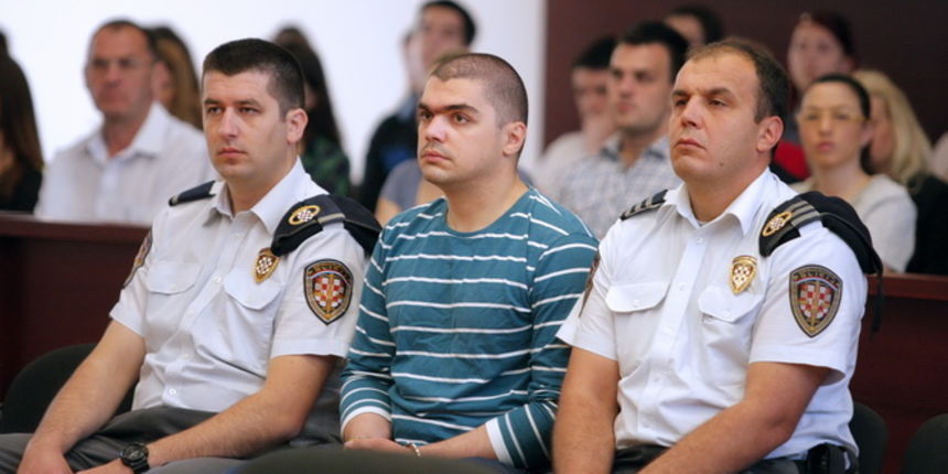 Split, 080513.
Na Zupanijskom sudu u Splitu danas je zapocelo sudjenje Ediju Misicu za ubojstvo Meksikanke Selene Graciano Macendo.
Na fotografiji: Edi Misic.
Foto: Duje Klaric / CROPIX Split, 080513.
Na Zupanijskom sudu u Splitu danas je zapocelo sudjenje Ediju Misicu za ubojstvo Meksikanke Selene Graciano Macendo.
Na fotografiji: Edi Misic.
Foto: Duje Klaric / CROPIX