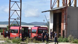 Dan poslije: Vatrogasci ispumpavaju vodu iz poplavljenih objekata