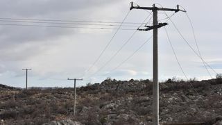 Karlobag: Srušeni stupovi niskonaponske mreže, Foto: Dino Stanin/PIXSELL Karlobag: Srušeni stupovi niskonaponske mreže, Foto: Dino Stanin/PIXSELL