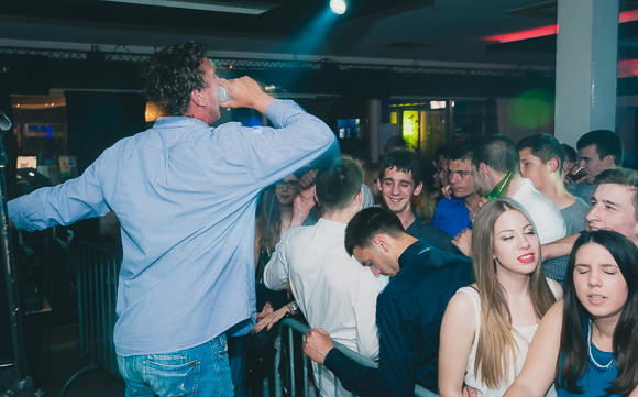 Zadarska večer s Ivicom Sikirićem Ićom u Hitch baru, 8.5.2015. (Foto: Ivan Toman) Zadarska večer s Ivicom Sikirićem Ićom u Hitch baru, 8.5.2015. (Foto: Ivan Toman)