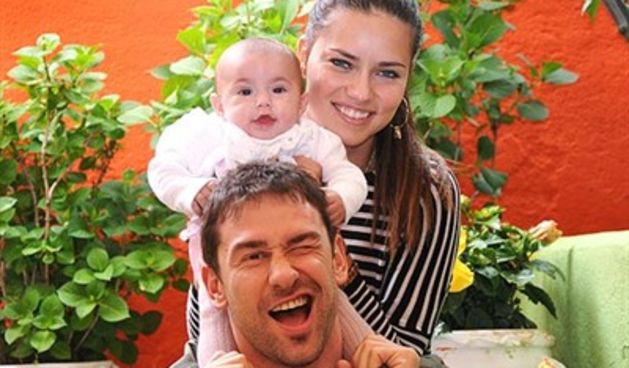 Adriana Lima i obitelj (Foto: Ramon Gonzales/adrianalima.com)