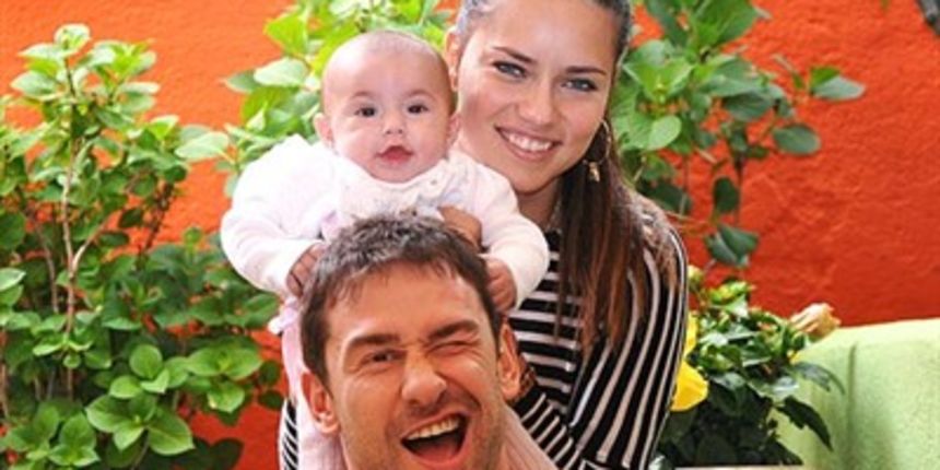 Adriana Lima i obitelj (Foto: Ramon Gonzales/adrianalima.com)