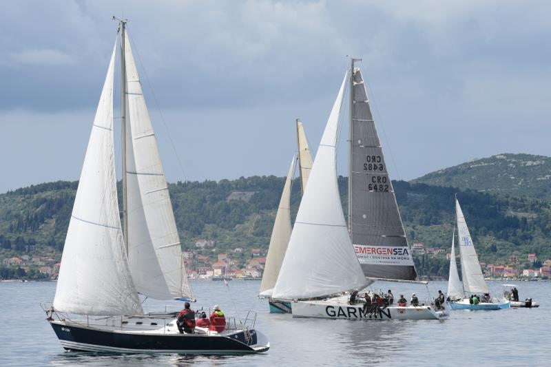 Sa zadarske rive startala je 30. jubilarna Zadarska regata koja se jedri od Zadra do Preka u organizaciji JK Uskok. Photo: Dino Stanin/PIXSELL