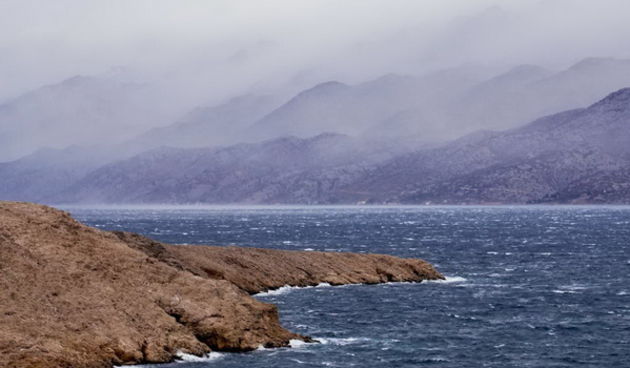 Olujna bura u Velebirtskom kanalu 26. studenog 2015.  Foto: Leonard Kvarantan