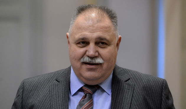 Zagreb, 200213.
Markov trg, Sabor.
Nastavak redovite sjednice sabora s raspravom o Konacnom prijedlogu zakona o trzistu plina, hitni postupak, prvo i drugo citanje.
Na fotografiji: Ivan Suker.
Foto: Goran Mehkek / CROPIX