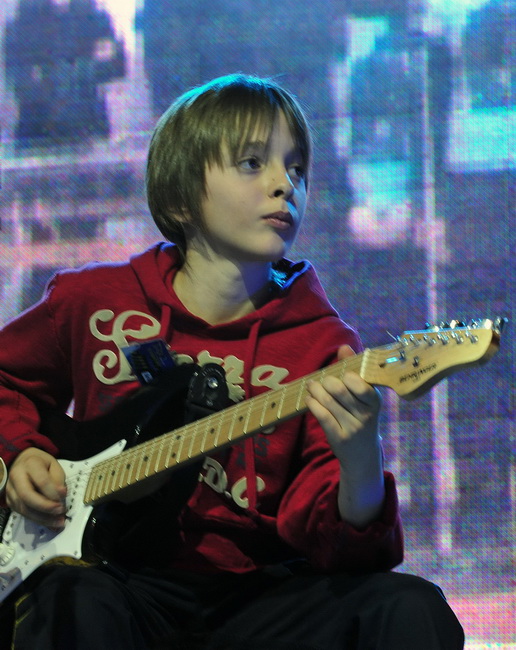 Skoplje, 240110.
Humanitarni koncert odrzan u Skoplju na kome su izvodjaci premijerno pjevali pjesme koje je komponirao Tose Proeski.
Na fotografiji: kristijan Risteski.
Foto: Maja Zlatevska / CROPIX Skoplje, 240110.
Humanitarni koncert odrzan u Skoplju na kome su izvodjaci premijerno pjevali pjesme koje je komponirao Tose Proeski.
Na fotografiji: kristijan Risteski.
Foto: Maja Zlatevska / CROPIX