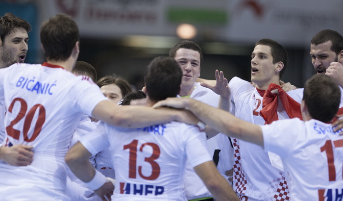 Zaragoza, Spanjolska, 230113.
Gradska dvorana Principe Felipe.
Svjetsko prvenstvo u rukometu za muskarce Spanjolska 2013.
Utakmica cetvrtfinala izmedju reprezentacija Hrvatske i Francuske.
Na fotografiji: slavlje hrvatskih igraca nakon pobjede.
Foto: Ante Zaragoza, Spanjolska, 230113.
Gradska dvorana Principe Felipe.
Svjetsko prvenstvo u rukometu za muskarce Spanjolska 2013.
Utakmica cetvrtfinala izmedju reprezentacija Hrvatske i Francuske.
Na fotografiji: slavlje hrvatskih igraca nakon pobjede.
Foto: Ante