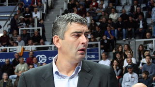 KK Zadar – Real Madrid, umirovljenje dresova 10 (Giuseppe Giergia) i 11 (Kresimir Cosic), Foto; Mladen Malik KK Zadar – Real Madrid, umirovljenje dresova 10 (Giuseppe Giergia) i 11 (Kresimir Cosic), Foto; Mladen Malik