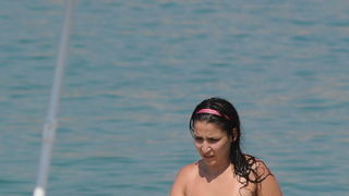 Novalja, 020710.
Temperature na termometrima su presle debelo iznad 30 stupnjeva Celzijevih a samim time su i plaze postale omiljena okupljalista. Plaza Zrce prepuna je kupaca na kojoj je svatko pronasao poneku zanimaciju.
Foto: Andrija Lucic / CROPIX Novalja, 020710.
Temperature na termometrima su presle debelo iznad 30 stupnjeva Celzijevih a samim time su i plaze postale omiljena okupljalista. Plaza Zrce prepuna je kupaca na kojoj je svatko pronasao poneku zanimaciju.
Foto: Andrija Lucic / CROPIX