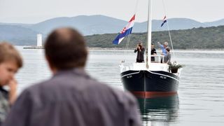 U betinskom brodogradilištu Ante Fržopa svečano je porinut novoizgrađeni tradicionalni murterski brod – leut pod imenom Orlić. Foto: Hrvoje JelavićIPIXSELL