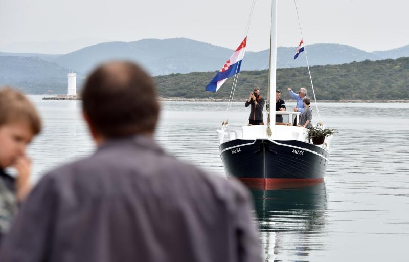 U betinskom brodogradilištu Ante Fržopa svečano je porinut novoizgrađeni tradicionalni murterski brod – leut pod imenom Orlić. Foto: Hrvoje JelavićIPIXSELL
