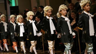 Varazdin, 030212.
U varazdinskom HNK odrzava se 19. Sjajni bal grada Varazdina, koji ugoscuje mnoge poznate uzvanike, od uglednih diplomata, glumaca, gospodarstvenika i politicara.
Pregrst baroknih specijaliteta za ovogodisnji bal spremili su zlatni kuhar Varazdin, 030212.
U varazdinskom HNK odrzava se 19. Sjajni bal grada Varazdina, koji ugoscuje mnoge poznate uzvanike, od uglednih diplomata, glumaca, gospodarstvenika i politicara.
Pregrst baroknih specijaliteta za ovogodisnji bal spremili su zlatni kuhar