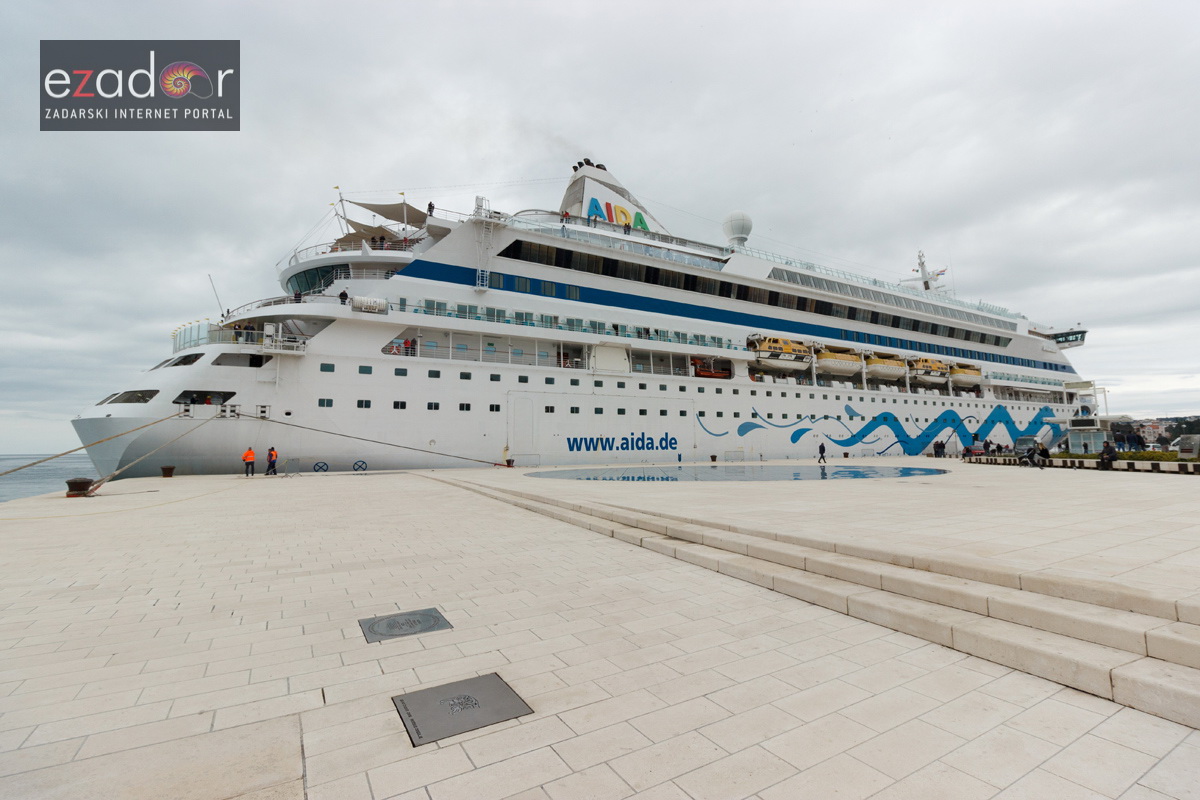 Đir po gradu, utorak 20. ožujka 2018. Kruzer Aida Aura