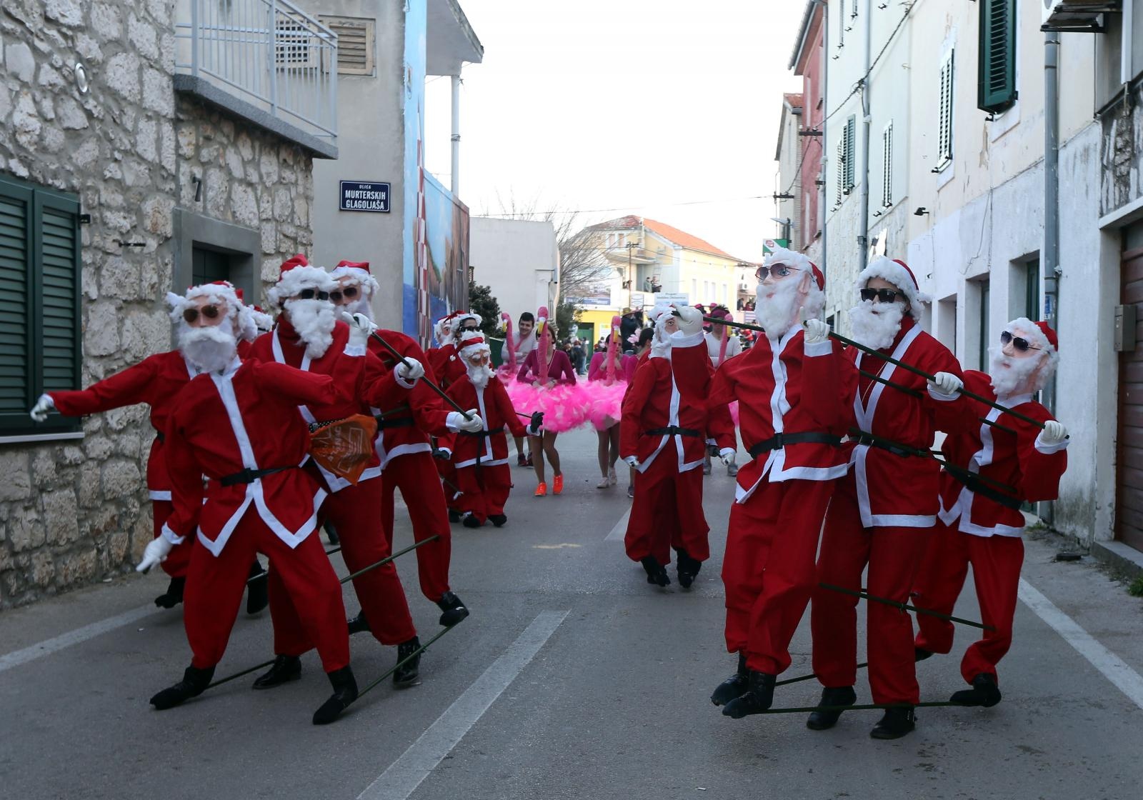 Murter: Maškarana povorka Velike Bake