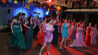 Maturalna večer Gimnazije Vladimira Nazora (foto:Saša Čuka) Maturalna večer Gimnazije Vladimira Nazora (foto:Saša Čuka)