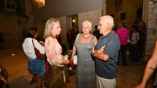 “Ana i Ona” naziv je predstave čijom je premijerom sinoć u zadarskom Kazalištu lutaka započela umjetnička revija pod nazivom “Nosi se Teatro Verrdi”.