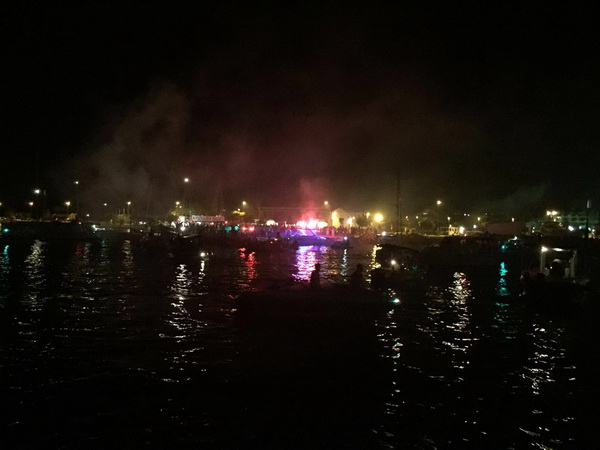 Doček zlatnih zadarskih olimpijaca Šime Fantele i Igora Marenića: Bakljada na brodovima od Vitrenjaka do Morskih orgulja. Foto: Tija Malik Doček zlatnih zadarskih olimpijaca Šime Fantele i Igora Marenića: Bakljada na brodovima od Vitrenjaka do Morskih orgulja. Foto: Tija Malik