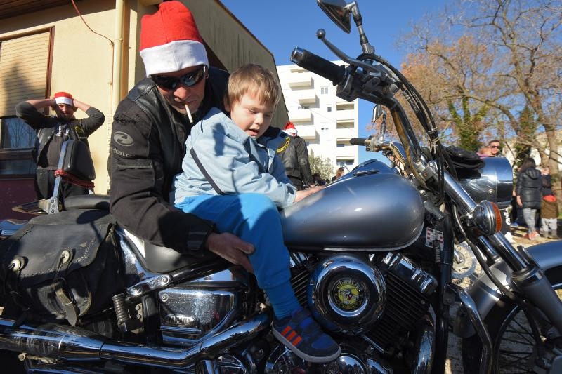 Bikeri moto kluba Bestije tradicionalno su posjetili i darivali djecu vrtica Latica