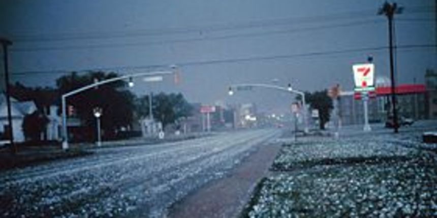 tuča (foro: wikipedia) tuča (foro: wikipedia)