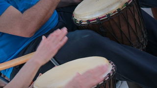 Glazbeno scenski nastup “Iskra ljubavi za mir” i grupna meditacija na Forumu