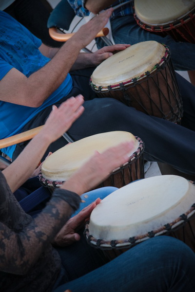 Glazbeno scenski nastup “Iskra ljubavi za mir” i grupna meditacija na Forumu