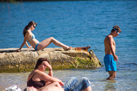 Kupanje na plaži Kolovare 8. listopada (foto:Saša Čuka)