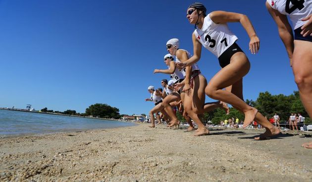 Na plaži u Zatonu kod Zadra održan je tečaj Hrvatskog crvenog križa za  djevojke i mladiće kako bi dobili licencu za spasioce na plažama Zadarske županije. Photo: Filip Brala/PIXSELL