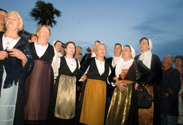 Biograd: Mazoretkinje, gradska glazba i srednjovjekovni biogradski kostimi