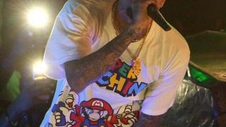 Novalja, Zrce – Koncert Chrisa Browna, koji je trebao biti odrzan na plazi Zrce, zbog jakog vjetra je otkazan te je, umjesto na plazi, Chris Brown koncert odrzao u prepunom klubu Aquarius. Photo: Dalibor Urukalovic/PIXSELL Novalja, Zrce – Koncert Chrisa Browna, koji je trebao biti odrzan na plazi Zrce, zbog jakog vjetra je otkazan te je, umjesto na plazi, Chris Brown koncert odrzao u prepunom klubu Aquarius. Photo: Dalibor Urukalovic/PIXSELL